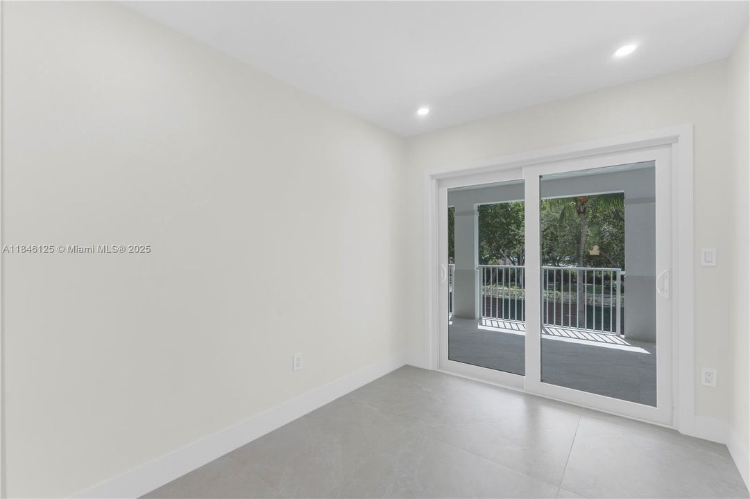 Recientemente alquilado: $9,000 (4 camas, 3 baños, 2965 Pies cuadrados)
