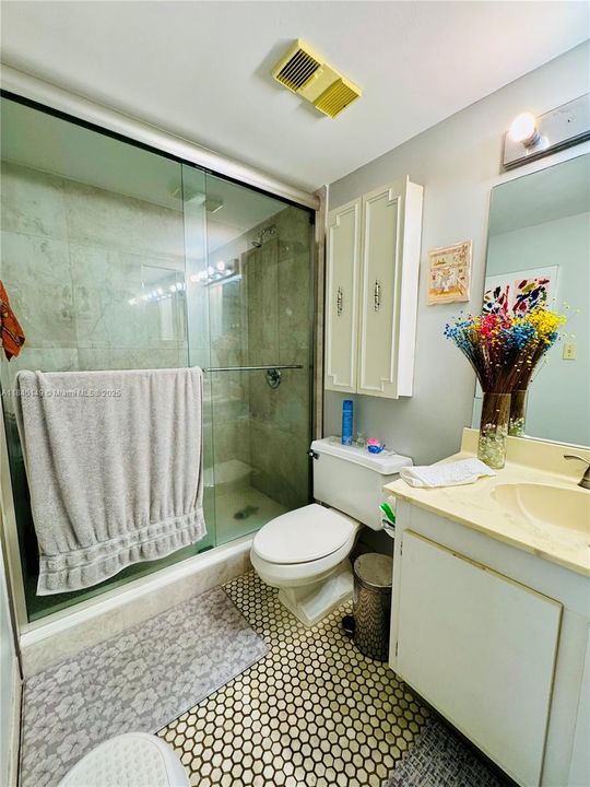 For Sale: $310,555 (2 beds, 2 baths, 1043 Square Feet)