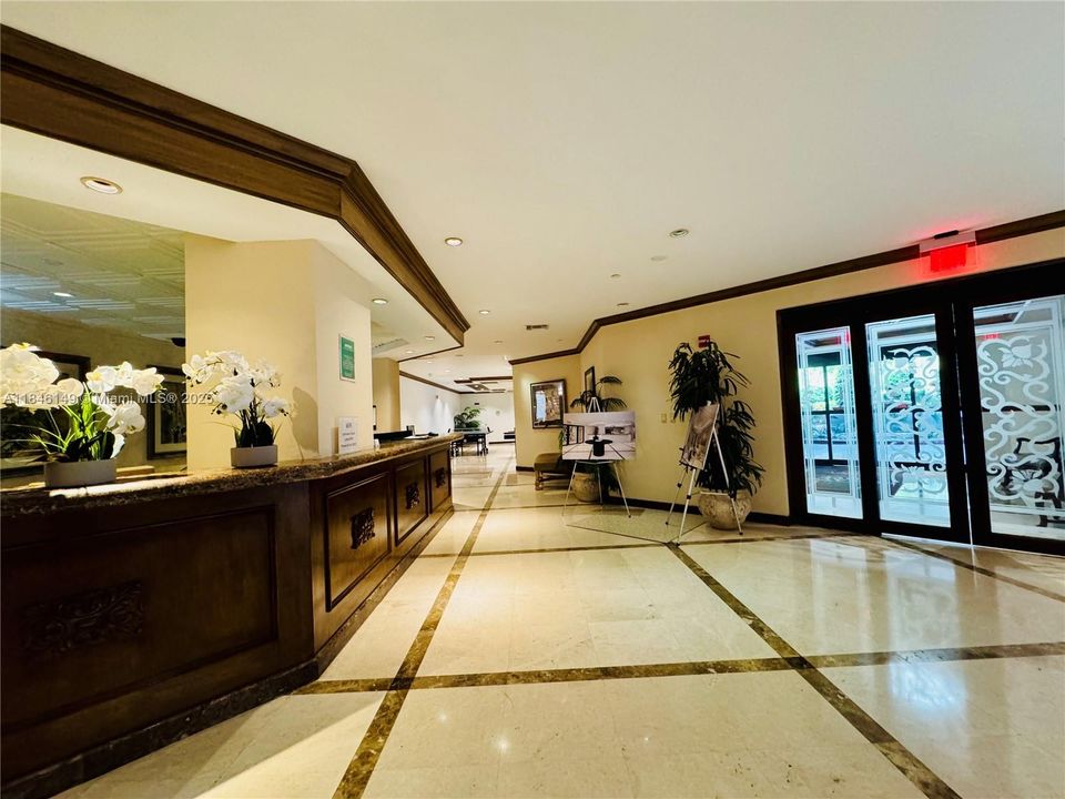 For Sale: $310,555 (2 beds, 2 baths, 1043 Square Feet)