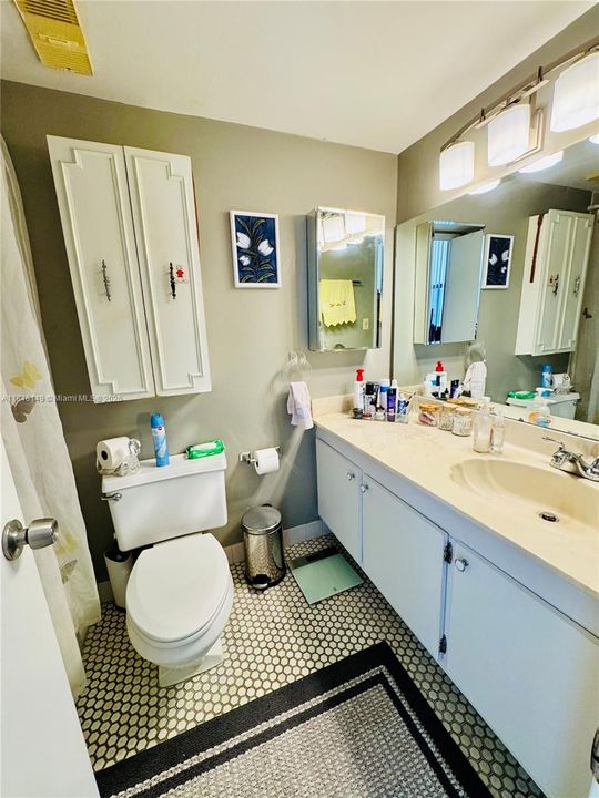 For Sale: $310,555 (2 beds, 2 baths, 1043 Square Feet)