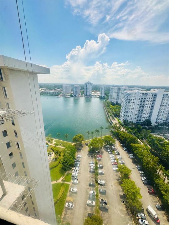 For Sale: $310,555 (2 beds, 2 baths, 1043 Square Feet)