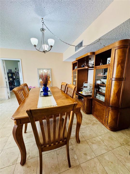 For Sale: $310,555 (2 beds, 2 baths, 1043 Square Feet)