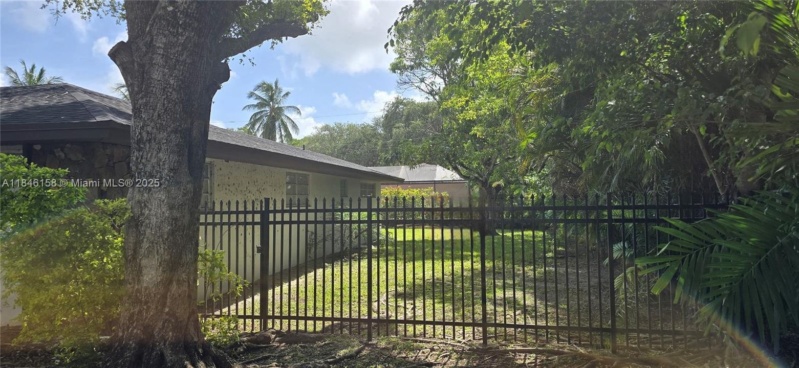 Recently Sold: $1,200,000 (4 beds, 3 baths, 3066 Square Feet)