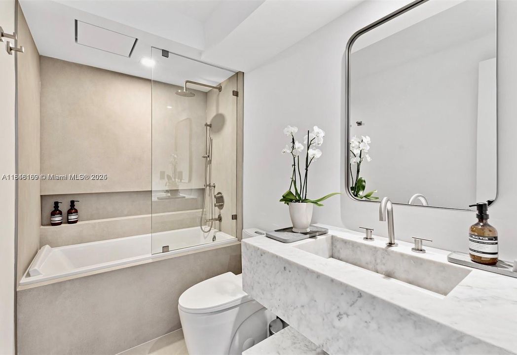 Vendido Recientemente: $1,650,000 (2 camas, 2 baños, 1333 Pies cuadrados)