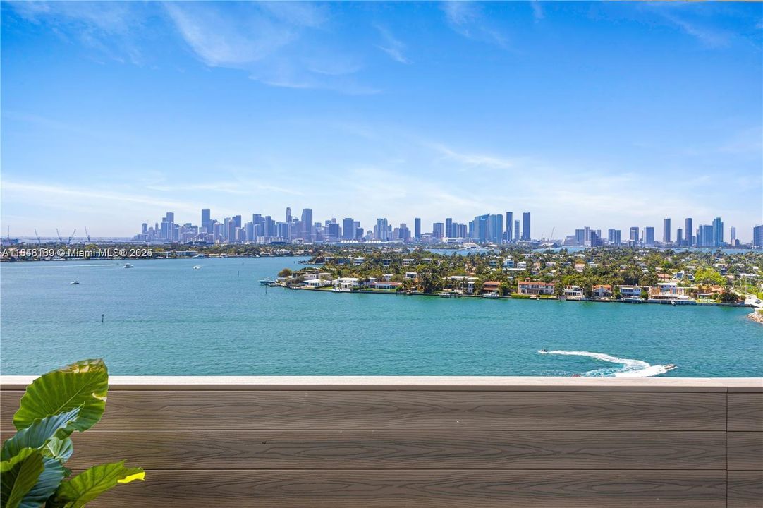 Vendido Recientemente: $1,650,000 (2 camas, 2 baños, 1333 Pies cuadrados)