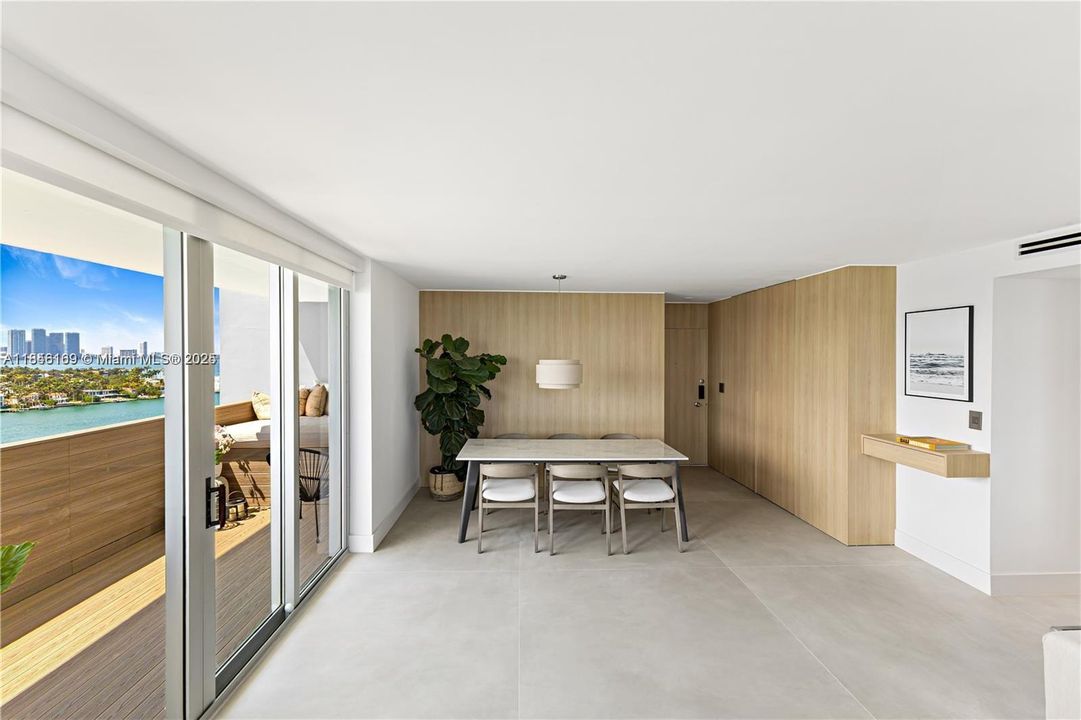 Vendido Recientemente: $1,650,000 (2 camas, 2 baños, 1333 Pies cuadrados)