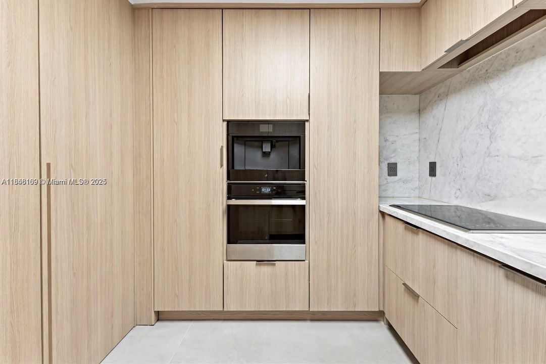 Vendido Recientemente: $1,650,000 (2 camas, 2 baños, 1333 Pies cuadrados)