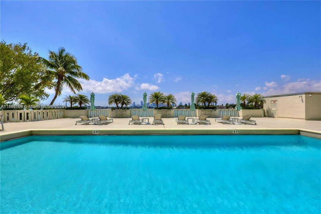 Vendido Recientemente: $1,650,000 (2 camas, 2 baños, 1333 Pies cuadrados)