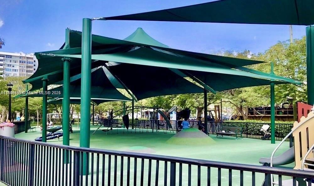 Vendido Recientemente: $1,650,000 (2 camas, 2 baños, 1333 Pies cuadrados)