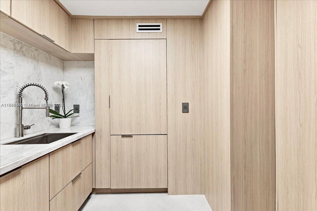 Vendido Recientemente: $1,650,000 (2 camas, 2 baños, 1333 Pies cuadrados)