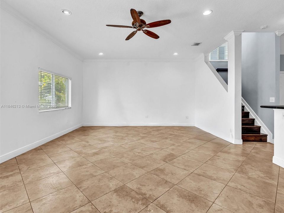 На продажу: $699,000 (5 спален, 2 ванн, 2042 Квадратных фут)