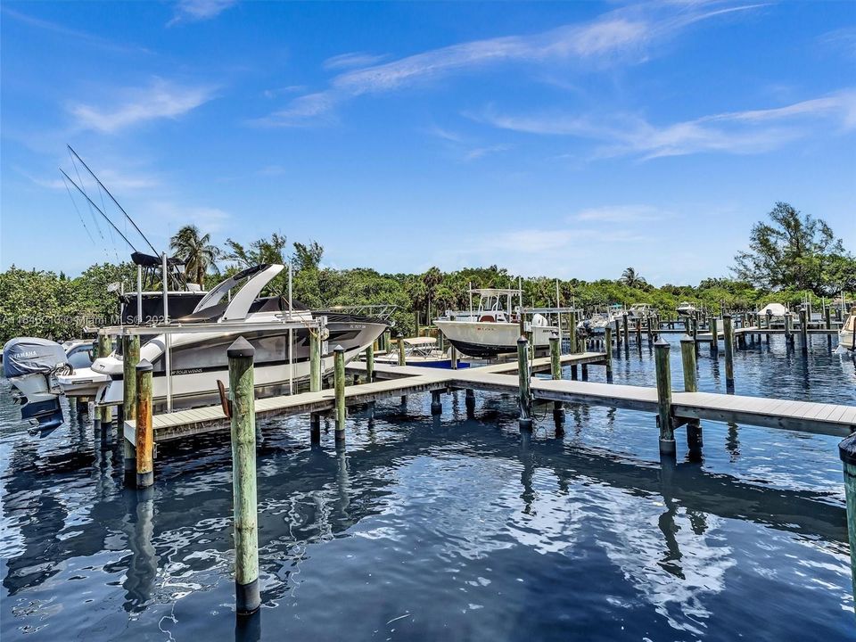 На продажу: $699,000 (5 спален, 2 ванн, 2042 Квадратных фут)