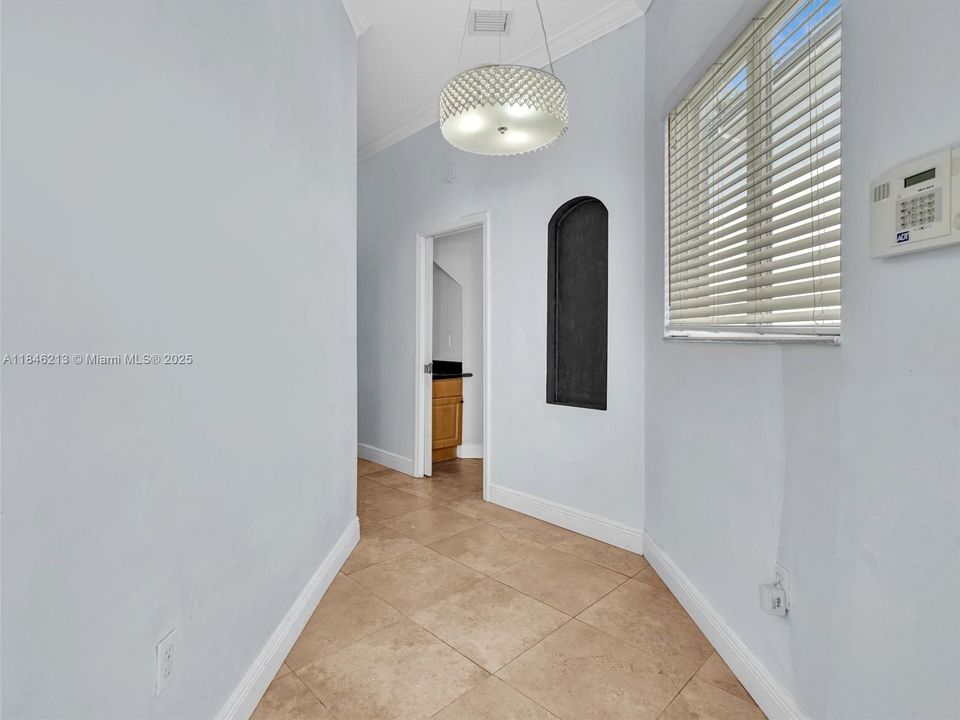 На продажу: $699,000 (5 спален, 2 ванн, 2042 Квадратных фут)