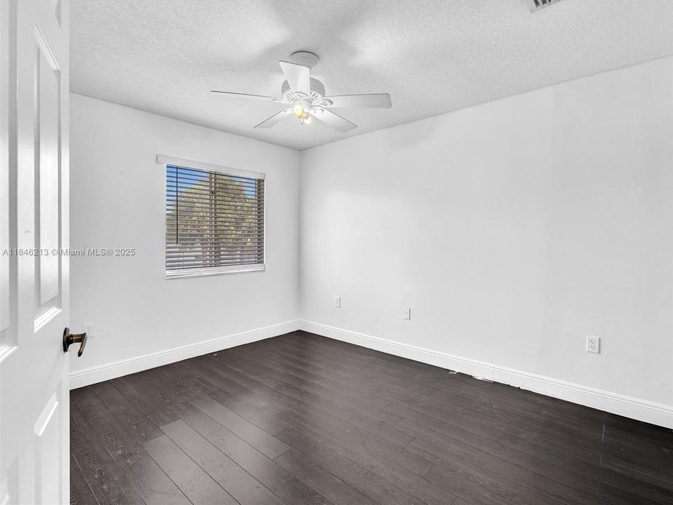 На продажу: $699,000 (5 спален, 2 ванн, 2042 Квадратных фут)