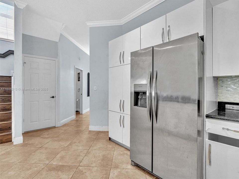 На продажу: $699,000 (5 спален, 2 ванн, 2042 Квадратных фут)