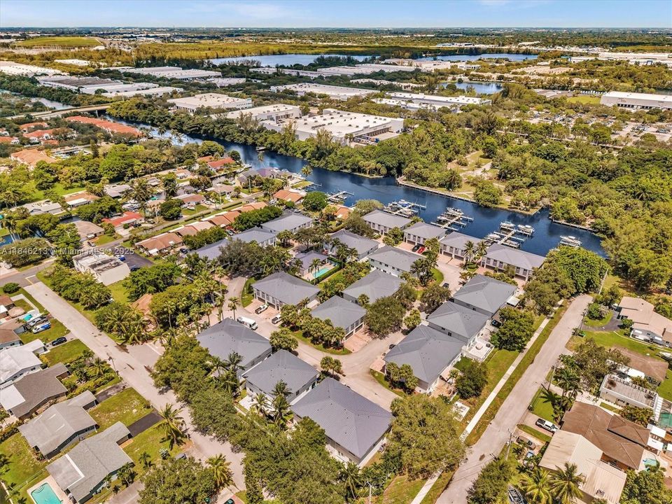 На продажу: $699,000 (5 спален, 2 ванн, 2042 Квадратных фут)