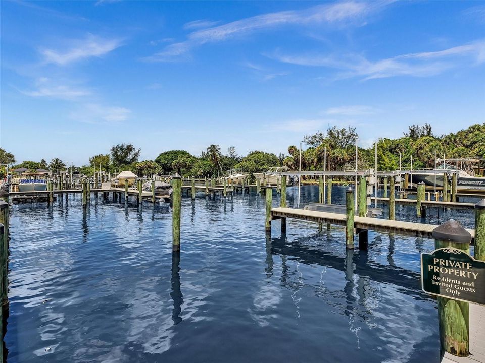 На продажу: $699,000 (5 спален, 2 ванн, 2042 Квадратных фут)