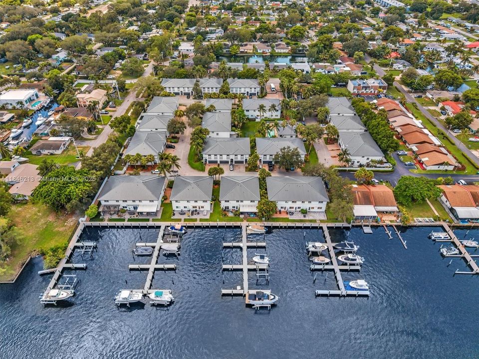 На продажу: $699,000 (5 спален, 2 ванн, 2042 Квадратных фут)