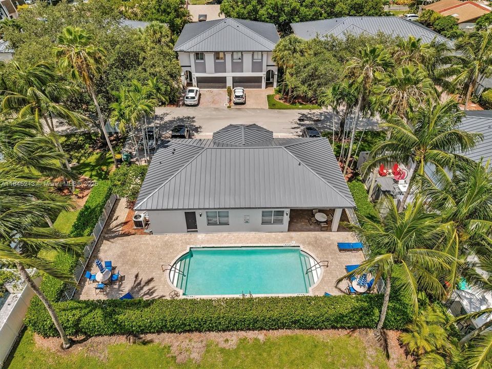 На продажу: $699,000 (5 спален, 2 ванн, 2042 Квадратных фут)