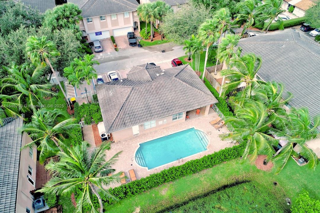 На продажу: $699,000 (5 спален, 2 ванн, 2042 Квадратных фут)