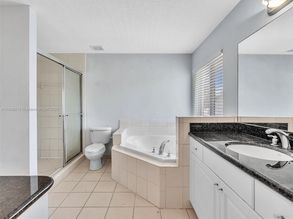 На продажу: $699,000 (5 спален, 2 ванн, 2042 Квадратных фут)