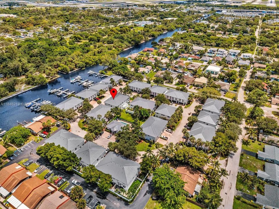 На продажу: $699,000 (5 спален, 2 ванн, 2042 Квадратных фут)