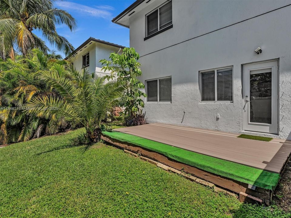 На продажу: $699,000 (5 спален, 2 ванн, 2042 Квадратных фут)