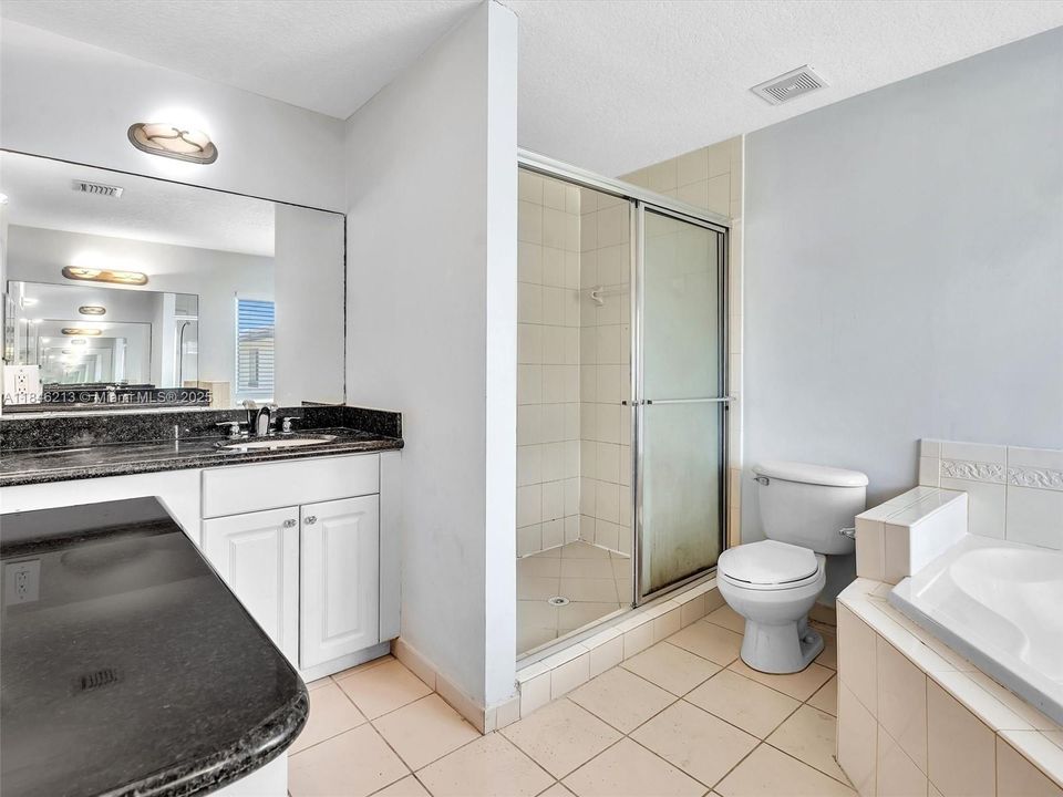 На продажу: $699,000 (5 спален, 2 ванн, 2042 Квадратных фут)