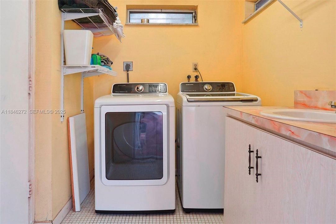 待售: $1,259,900 (4 贝兹, 2 浴室, 2364 平方英尺)