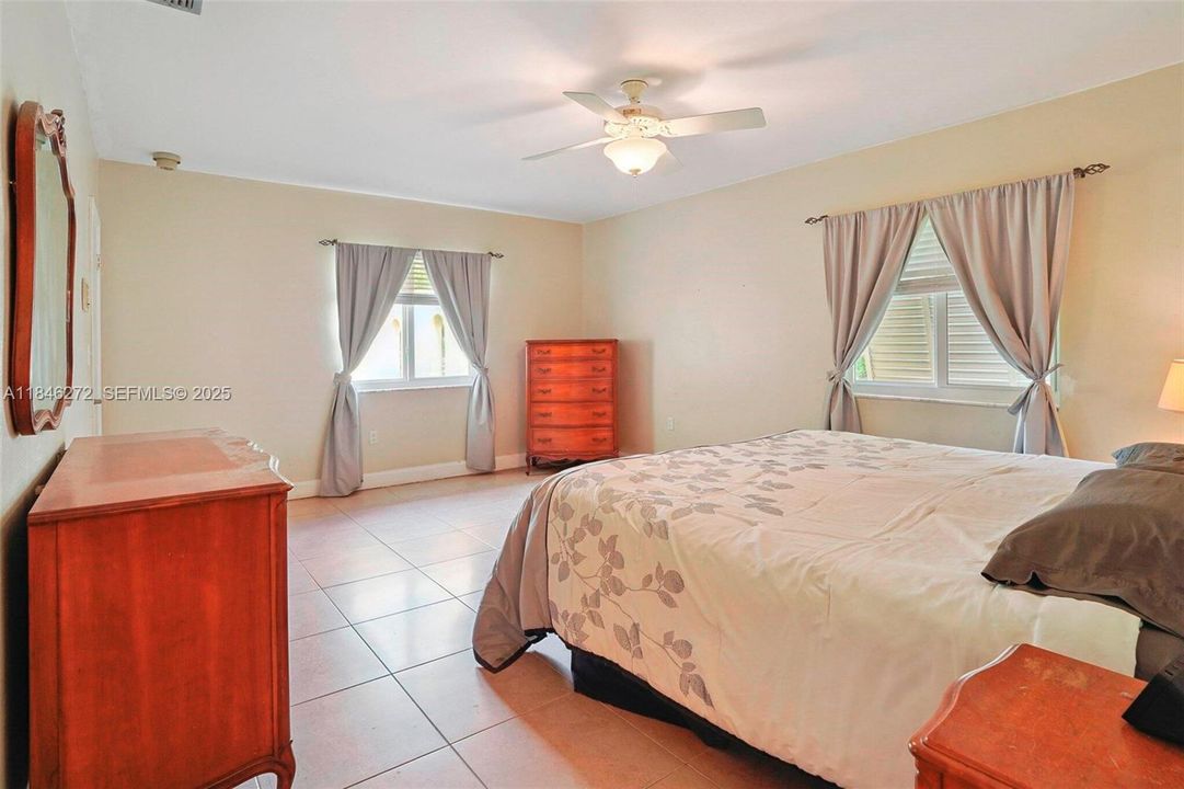 待售: $1,259,900 (4 贝兹, 2 浴室, 2364 平方英尺)