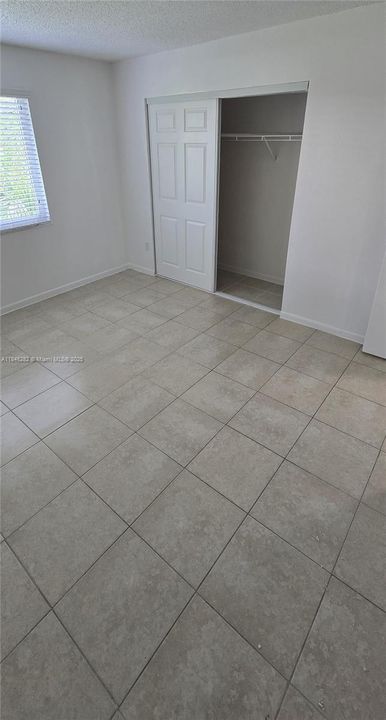 Active With Contract: $1,600 (1 beds, 1 baths, 650 Square Feet)