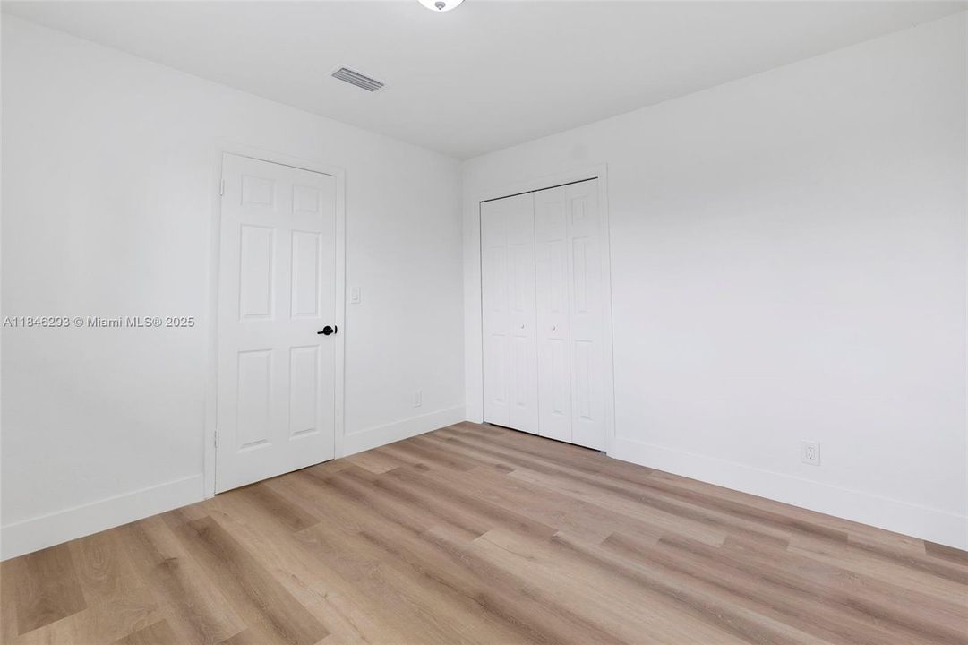 Recently Sold: $465,000 (3 beds, 2 baths, 1269 Square Feet)