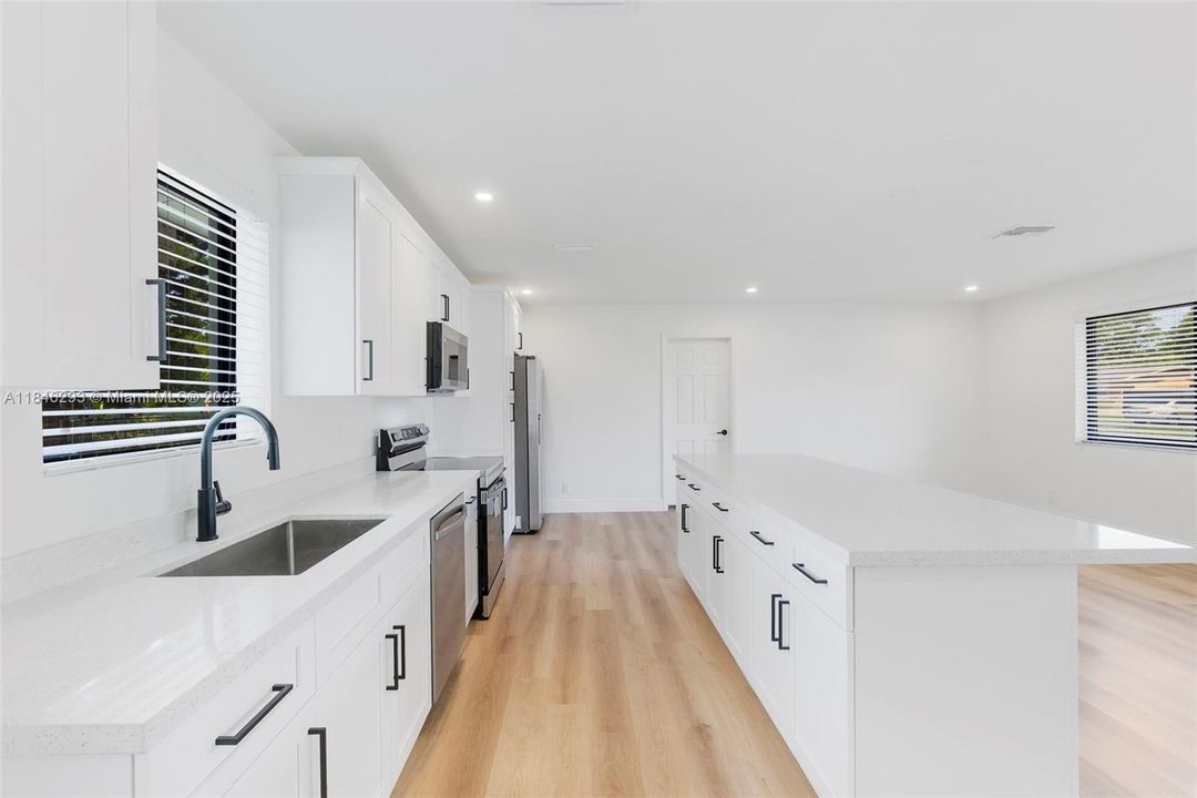 Recently Sold: $465,000 (3 beds, 2 baths, 1269 Square Feet)