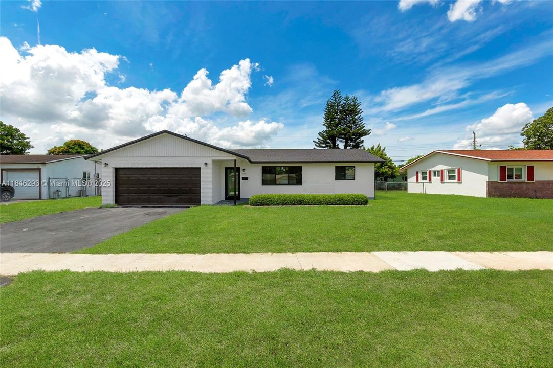 Recently Sold: $465,000 (3 beds, 2 baths, 1269 Square Feet)