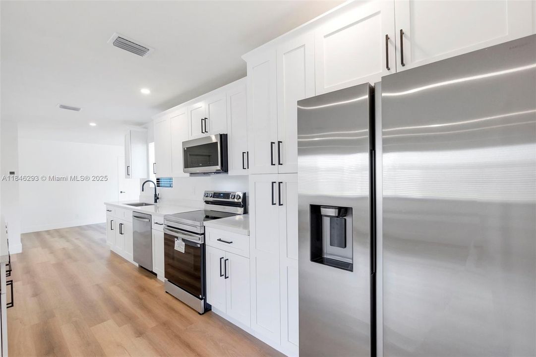 Recently Sold: $465,000 (3 beds, 2 baths, 1269 Square Feet)