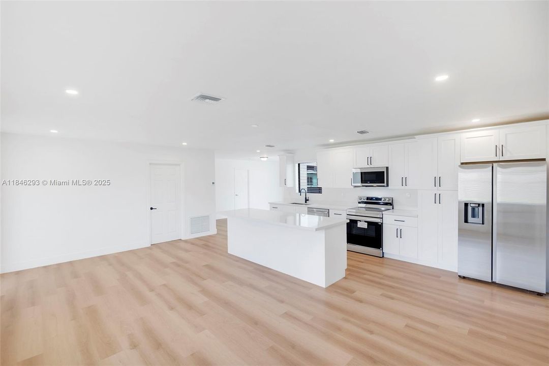 Recently Sold: $465,000 (3 beds, 2 baths, 1269 Square Feet)