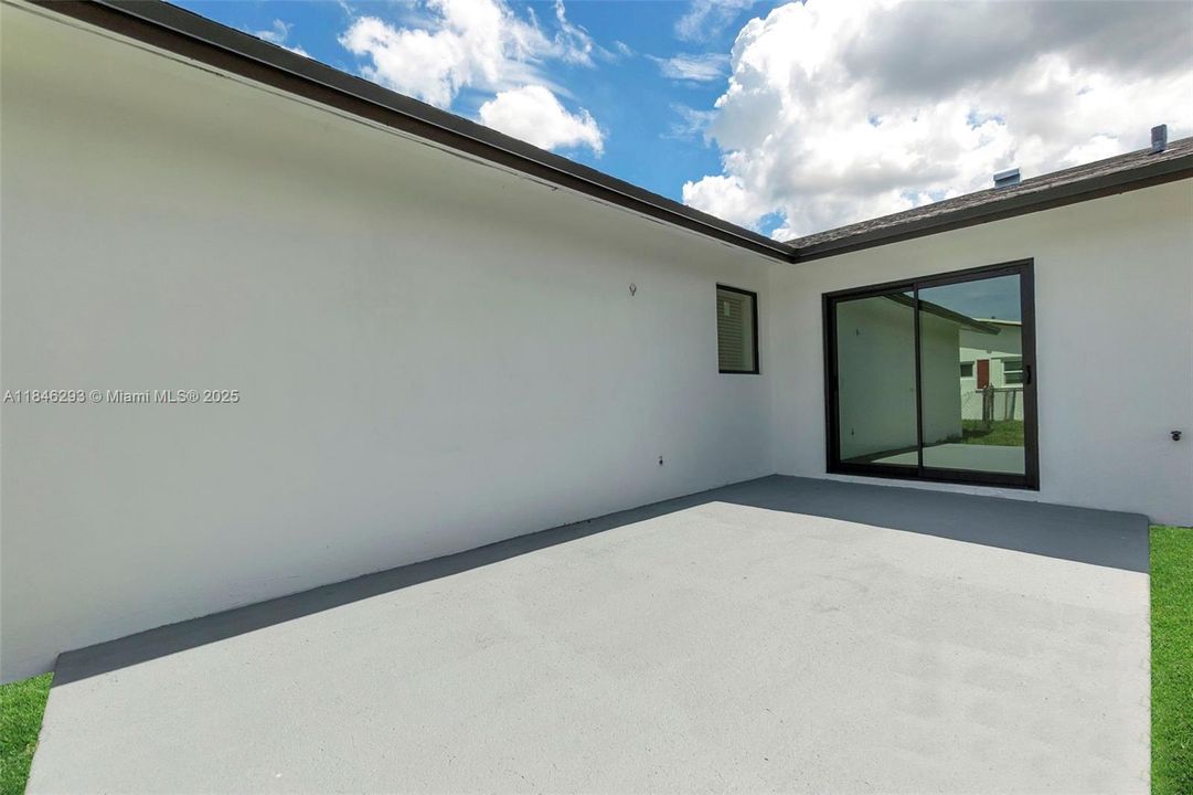 Recently Sold: $465,000 (3 beds, 2 baths, 1269 Square Feet)