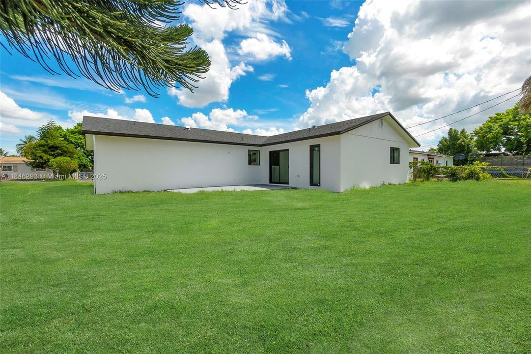 Recently Sold: $465,000 (3 beds, 2 baths, 1269 Square Feet)