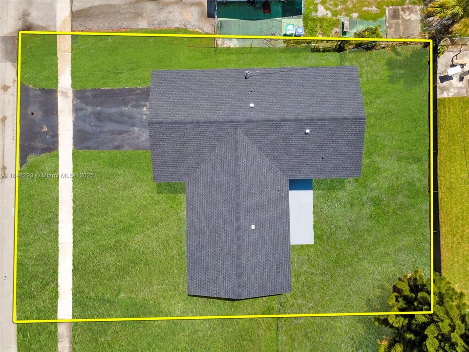 Recently Sold: $465,000 (3 beds, 2 baths, 1269 Square Feet)