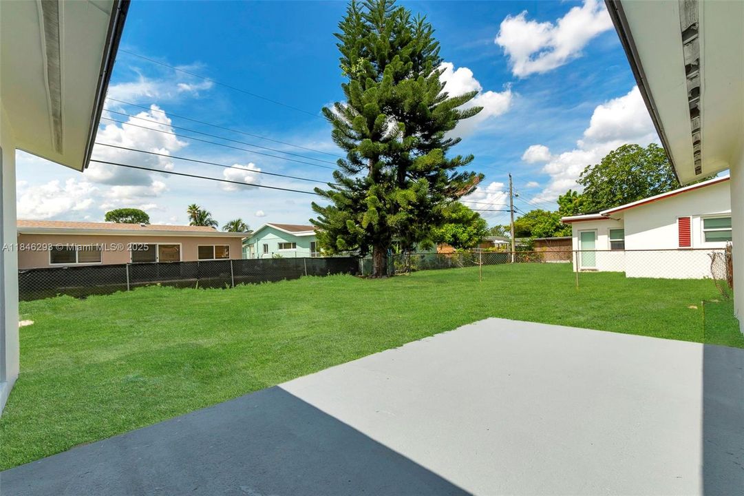 Recently Sold: $465,000 (3 beds, 2 baths, 1269 Square Feet)