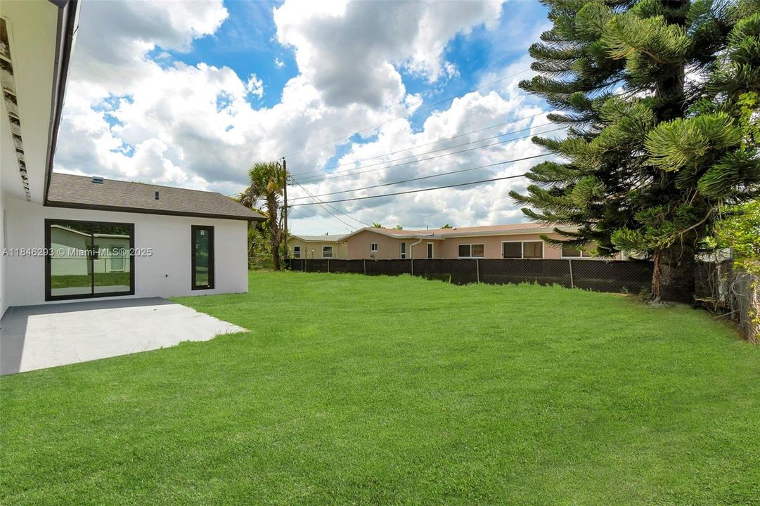 Recently Sold: $465,000 (3 beds, 2 baths, 1269 Square Feet)