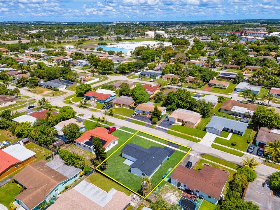 Recently Sold: $465,000 (3 beds, 2 baths, 1269 Square Feet)