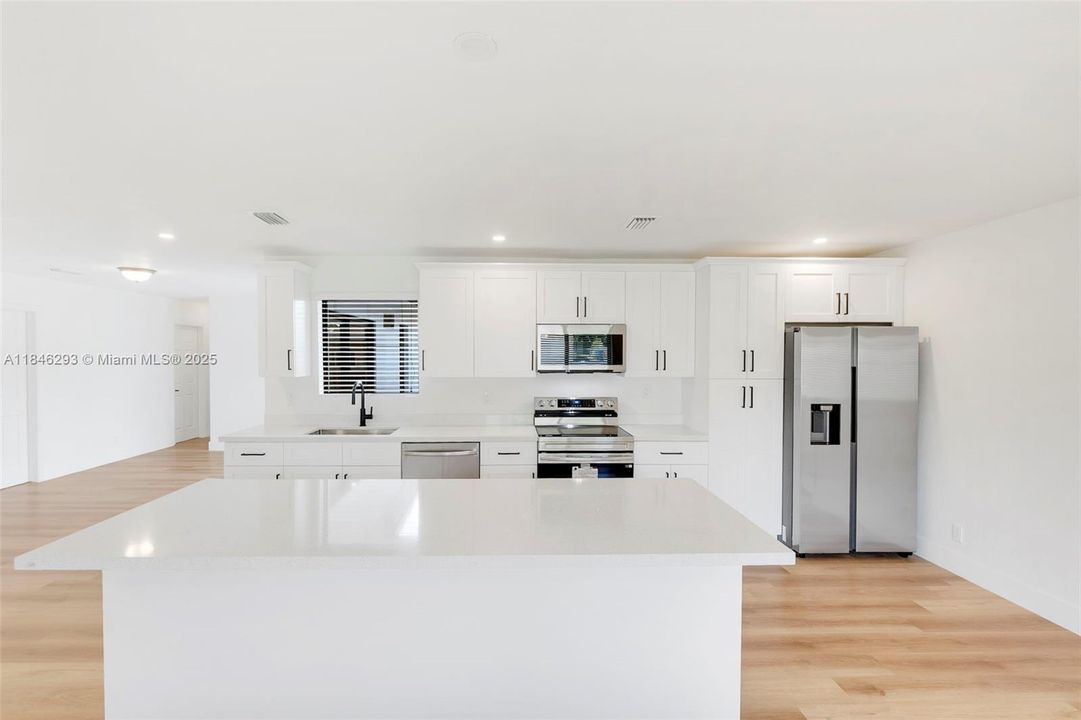 Recently Sold: $465,000 (3 beds, 2 baths, 1269 Square Feet)