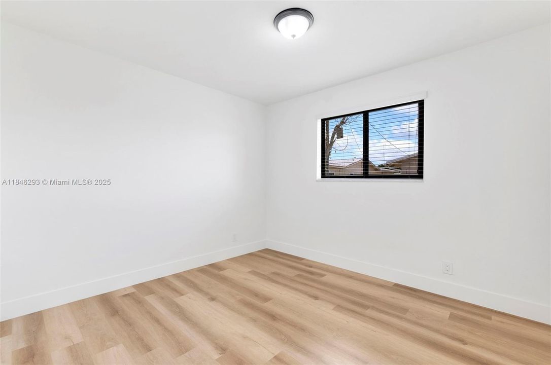 Recently Sold: $465,000 (3 beds, 2 baths, 1269 Square Feet)