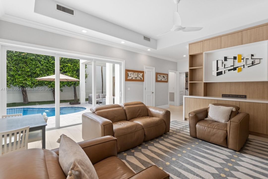 En Renta: $24,900 (5 camas, 6 baños, 3990 Pies cuadrados)