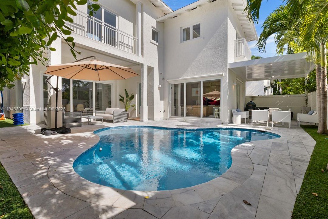 En Renta: $24,900 (5 camas, 6 baños, 3990 Pies cuadrados)