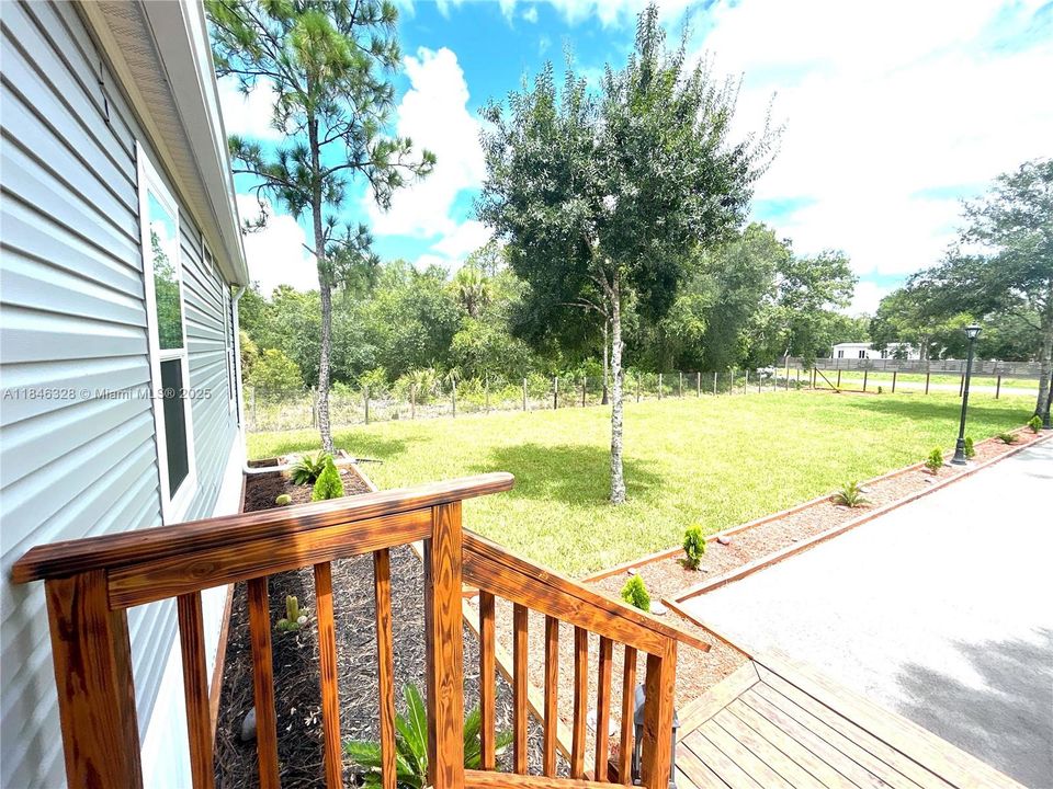 最近售出: $299,999 (3 贝兹, 2 浴室, 1600 平方英尺)