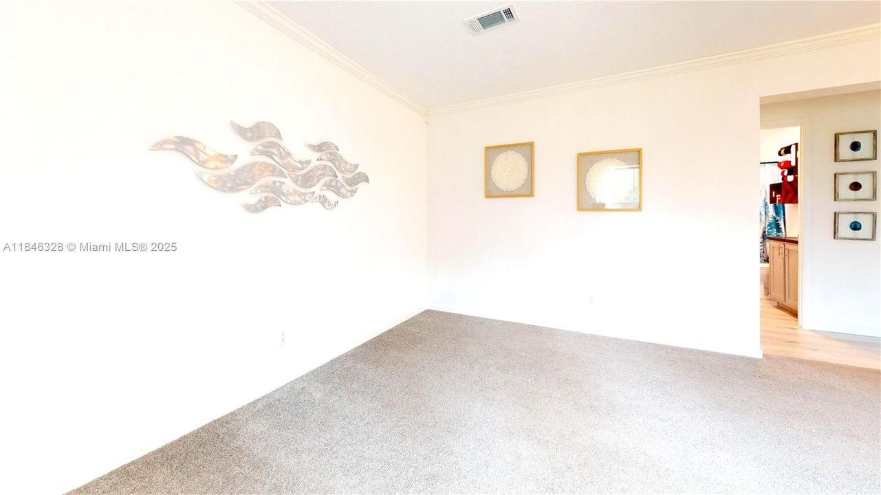 最近售出: $299,999 (3 贝兹, 2 浴室, 1600 平方英尺)