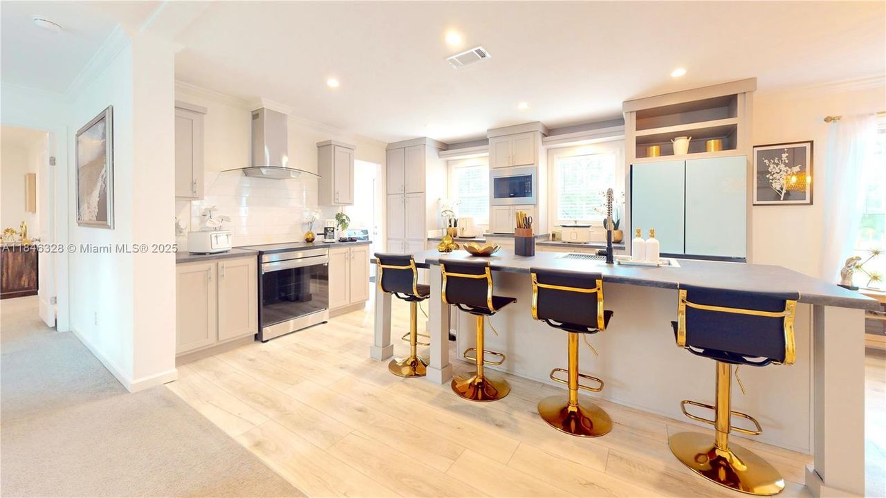 最近售出: $299,999 (3 贝兹, 2 浴室, 1600 平方英尺)