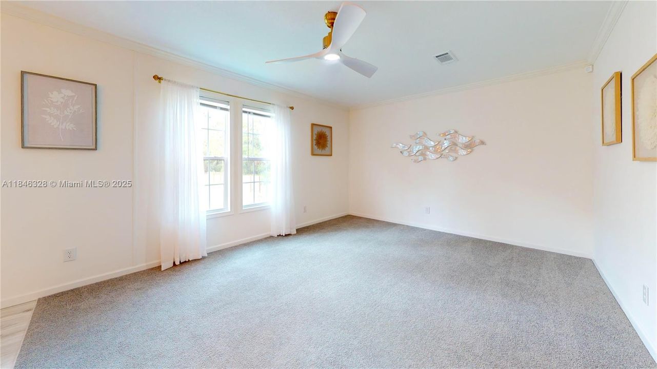 最近售出: $299,999 (3 贝兹, 2 浴室, 1600 平方英尺)